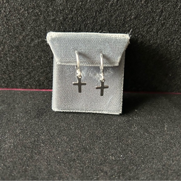 Sterling Silver Cross Hoop Earring 🙏 ✝️ - Picture 7 of 8